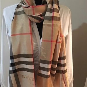 NWT! Burberry cashmere scarf